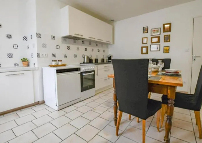 Aux Deux Cheminées Hébergement de vacances Chervey