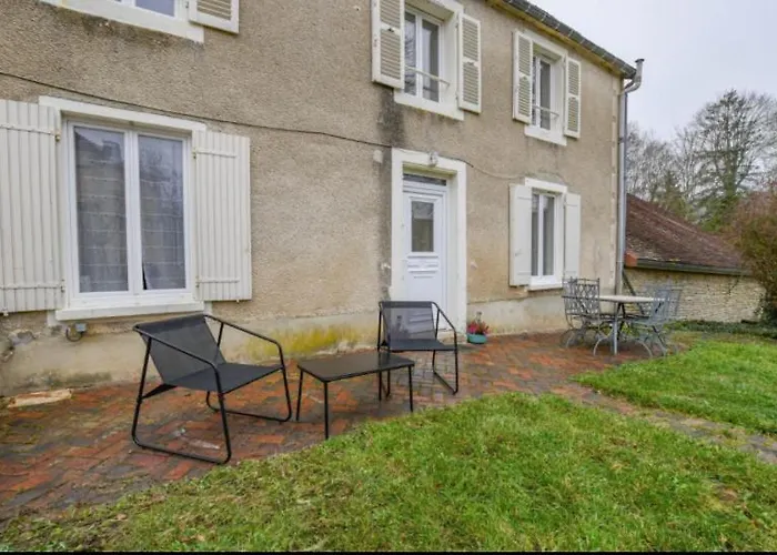 Aux Deux Cheminées Hébergement de vacances *